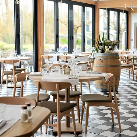Domaine De Charmeil
