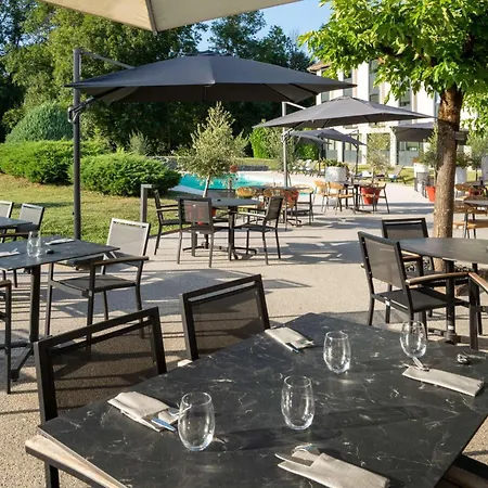 Domaine De Charmeil 호텔 3*
