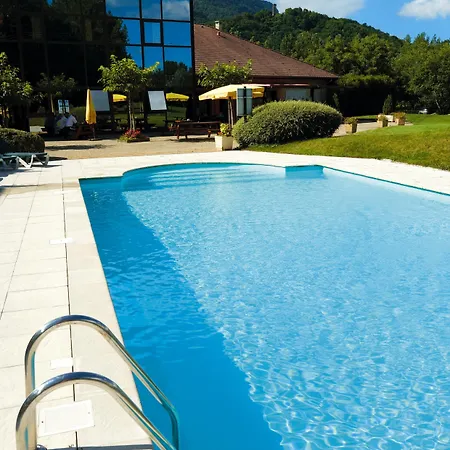 Domaine De Charmeil Hotel