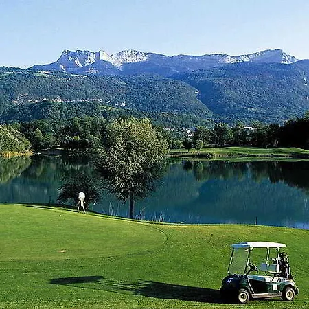 Domaine De Charmeil Hotel