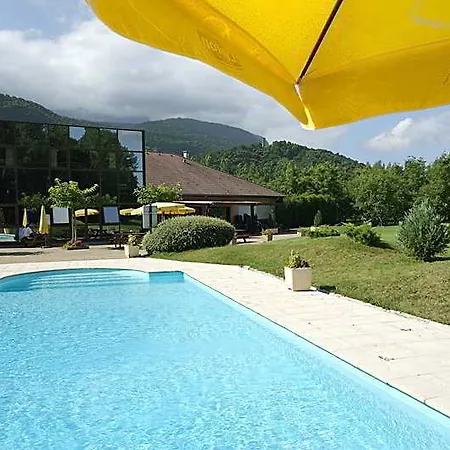 Domaine De Charmeil