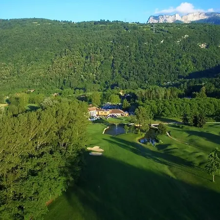 Hotel Domaine De Charmeil